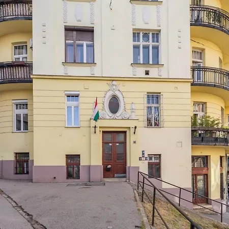 - Cute And Comfy * Boedapest